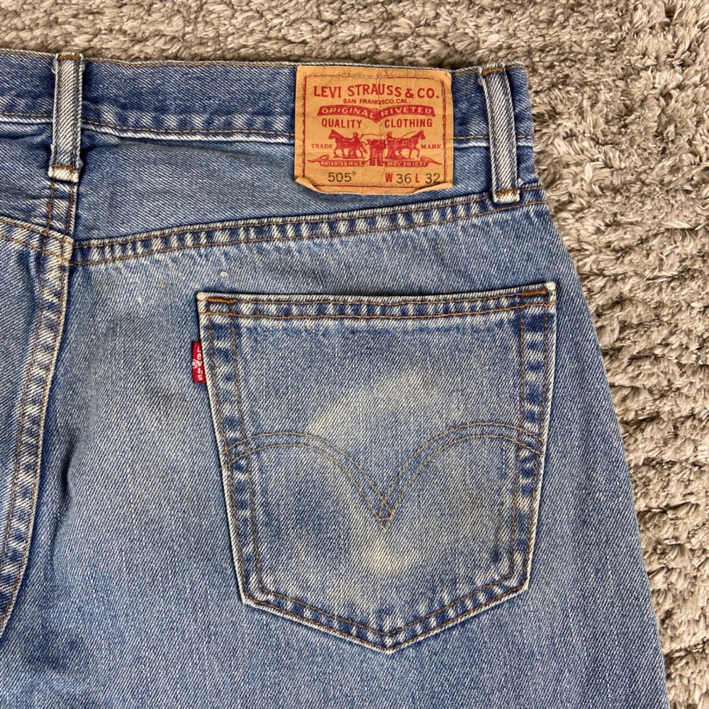 Vintage Levi's 505 Straight Fit Jeans Men 36x32 Blue Denim Distress Workwear Y2k